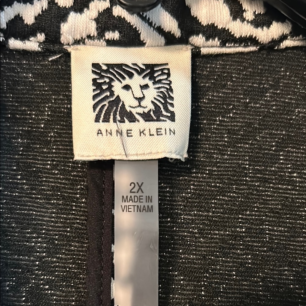 Anne Klein Monochrome Textured Blazer - Picture 2 of 9